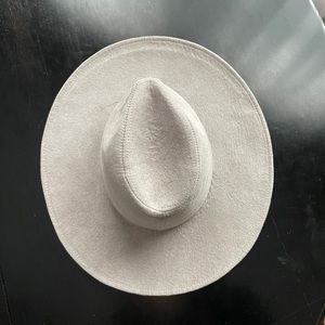 Gray Flat-Brimmed Hat - PRICE FIRM